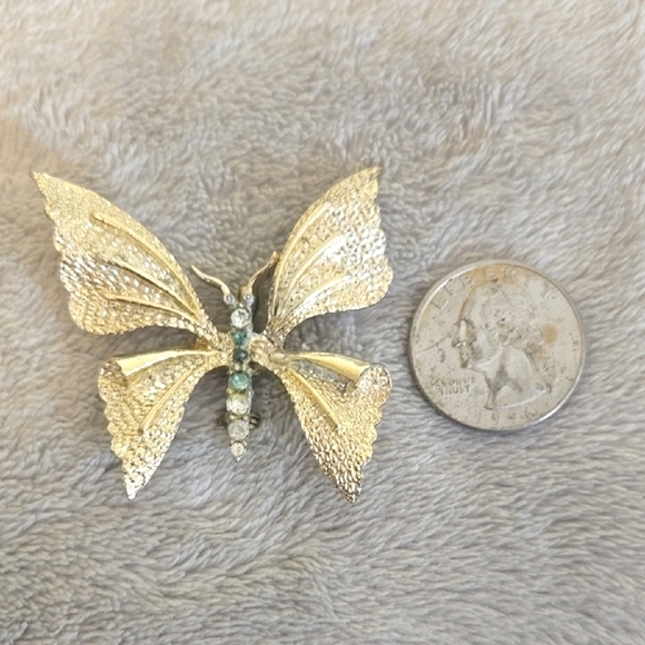 #128 Vintage Elegant Gold Butterfly Brooch - Picture 2 of 4